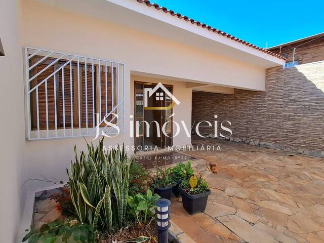 #321 - Casa para Venda em Muzambinho - MG - 2
